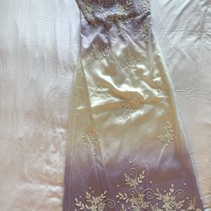 This is a never worn..strapless size 6 fully lined and proper pearl beading.